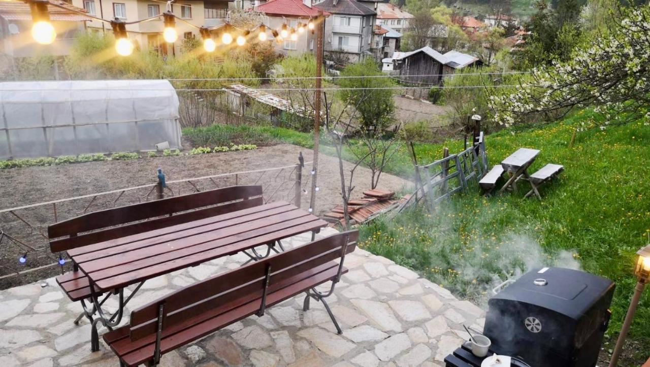 Къща До Гората Триград Trigrad Exterior foto